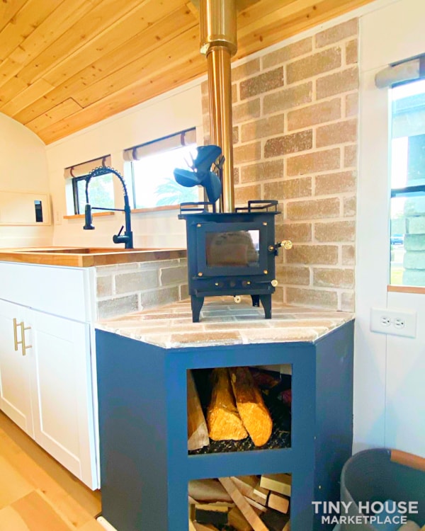 39 Ft Modern Skoolie Remodel - Image 3 Thumbnail