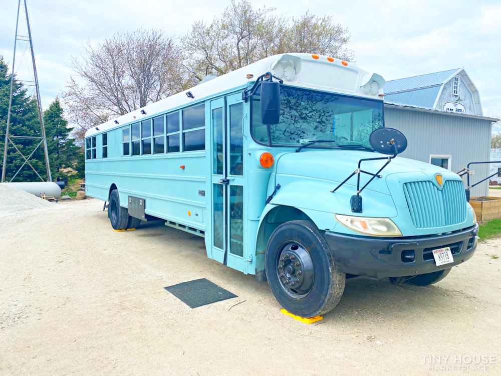 39 Ft Modern Skoolie Remodel - Image 2 Thumbnail