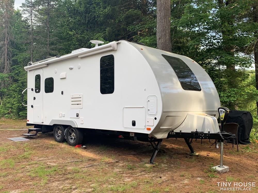 4 season 2019 Lance M1995 travel trailer tiny house with solar
