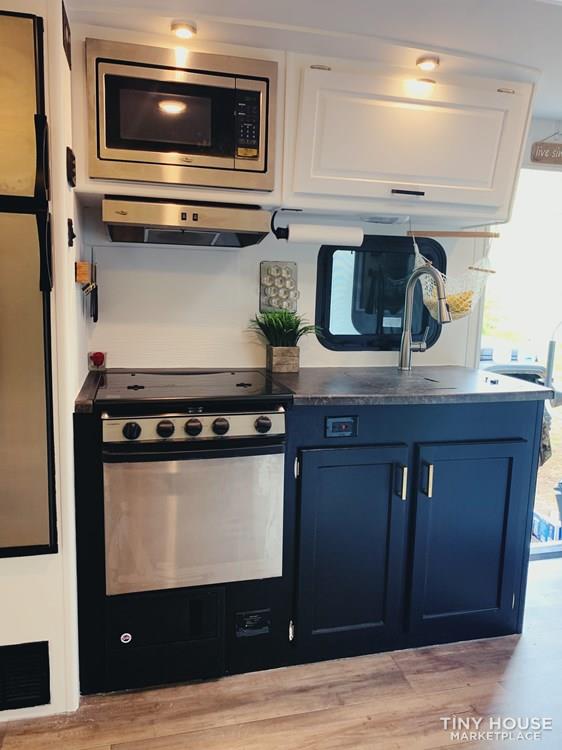4 season 2019 Lance M1995 travel trailer tiny house with solar - Image 3 Thumbnail