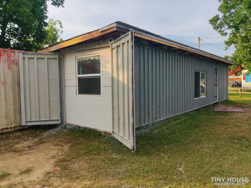 40' x 8' Shipping Container home