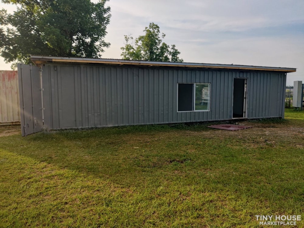 40' x 8' Shipping Container home - Image 3 Thumbnail