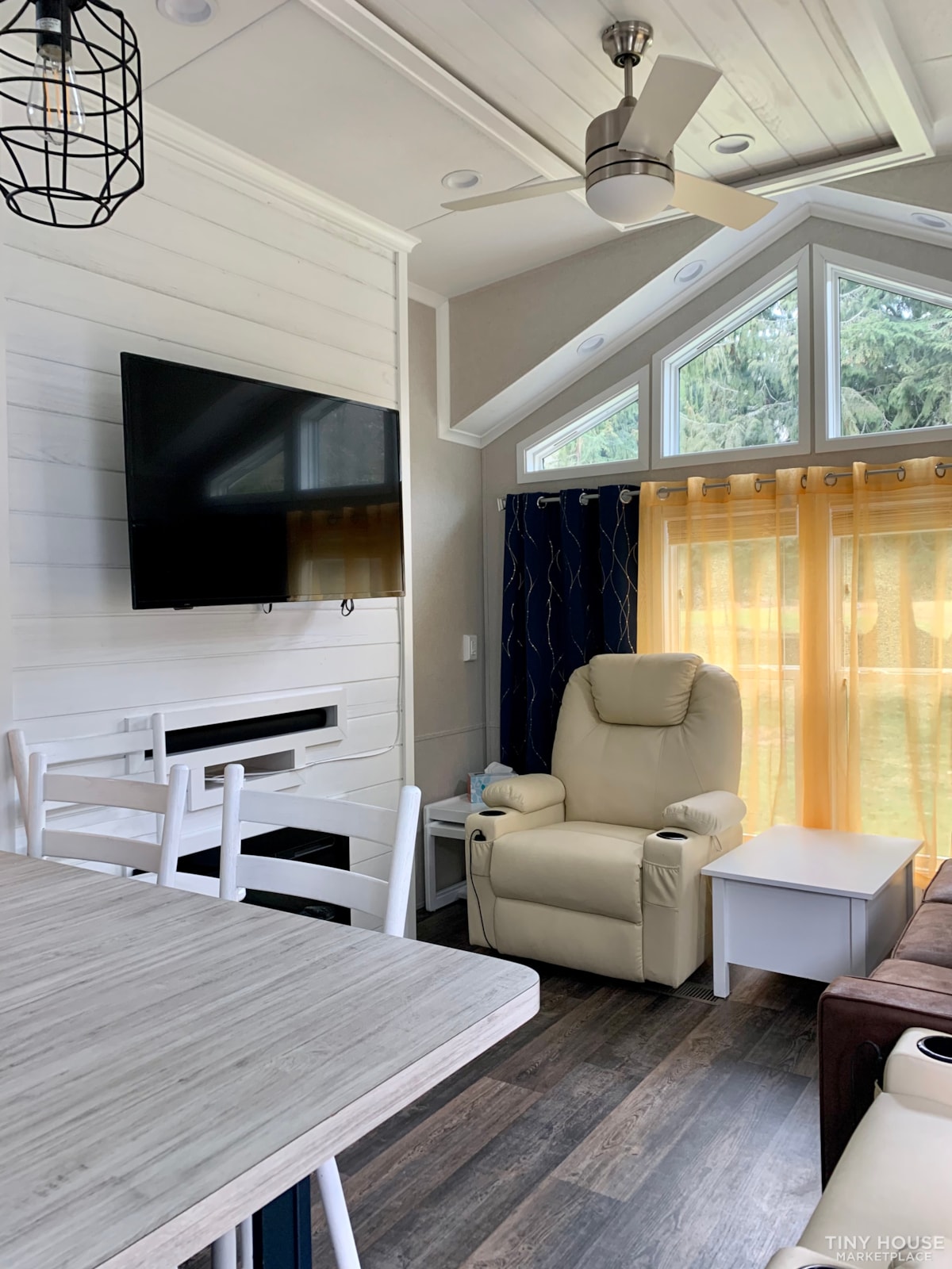 400 sq ft KROPF, ISLAND