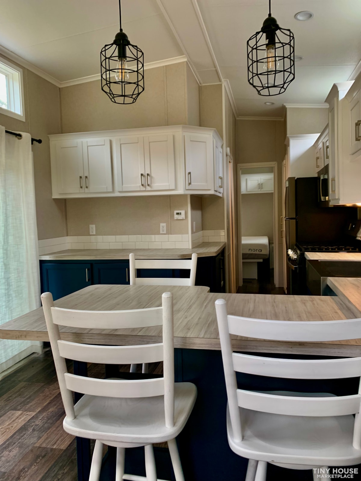 400 sq ft KROPF, ISLAND - Image 2 Thumbnail