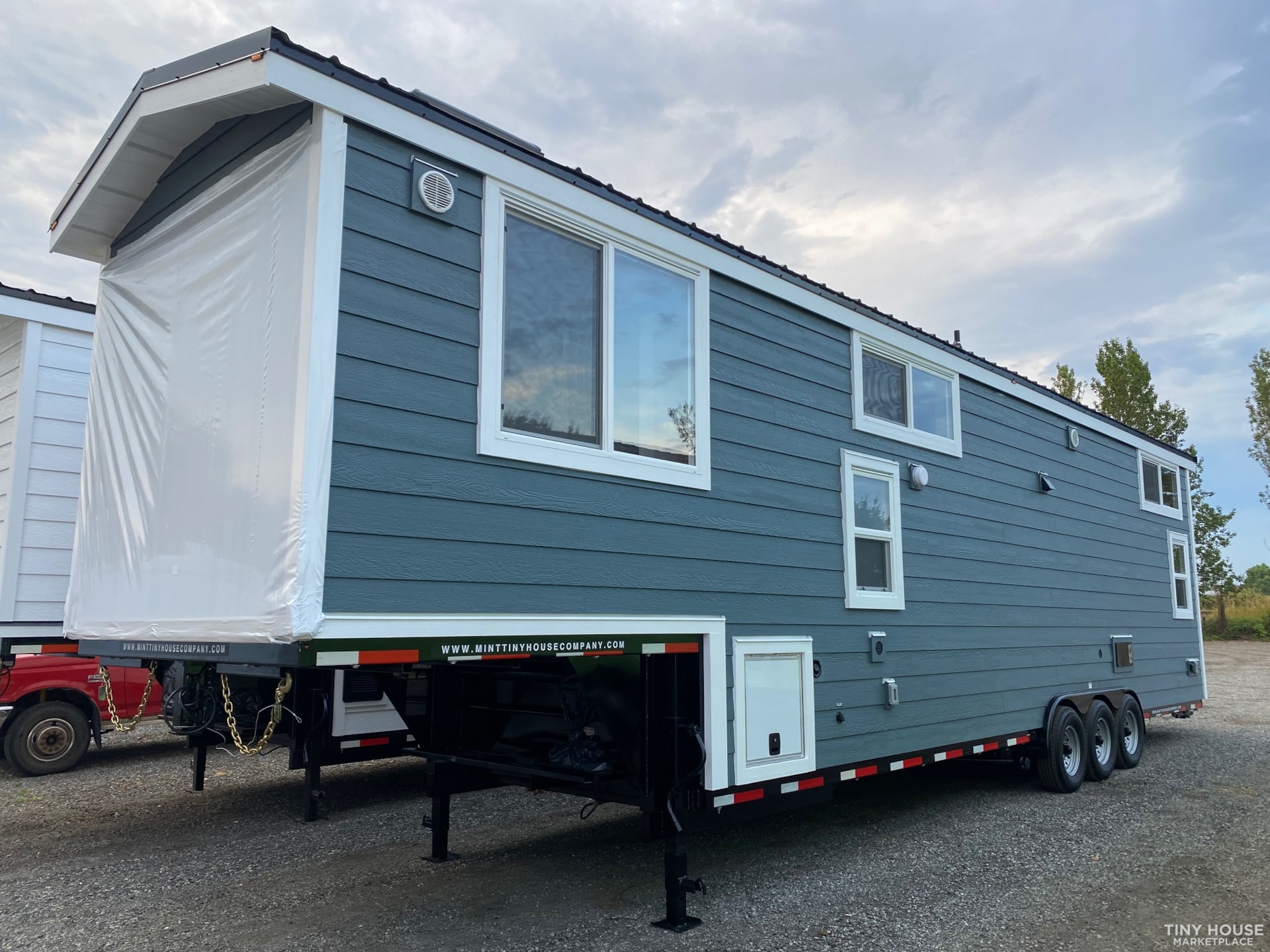 41ft Mint Tiny House - Image 2 Thumbnail