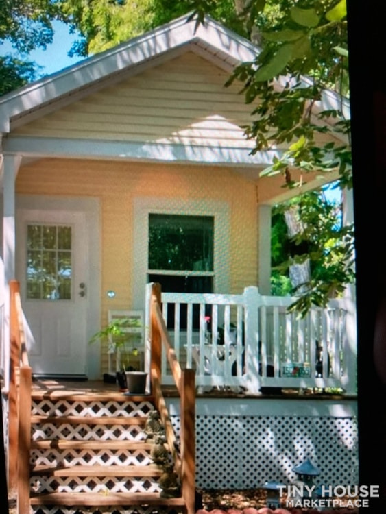 44' x 8.5' Hurricane Resistant Palm Harbor Home Vaulted Ceilings New Appliances  - Image 1 Thumbnail