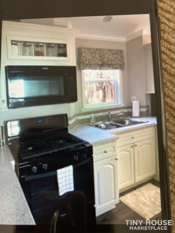44' x 8.5' Hurricane Resistant Palm Harbor Home Vaulted Ceilings New Appliances  - Image 3 Thumbnail