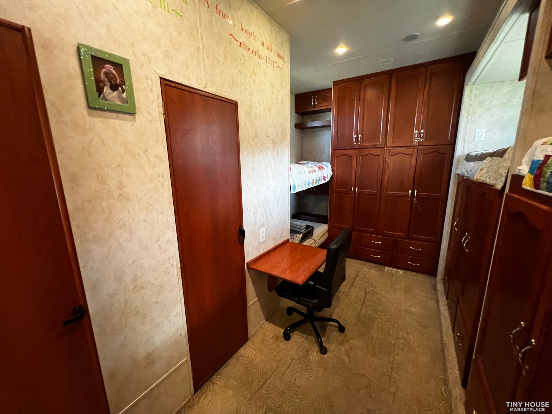 Family of Six Spacious 47’ Bunkhouse With Lots of Storage - Image 2 Thumbnail