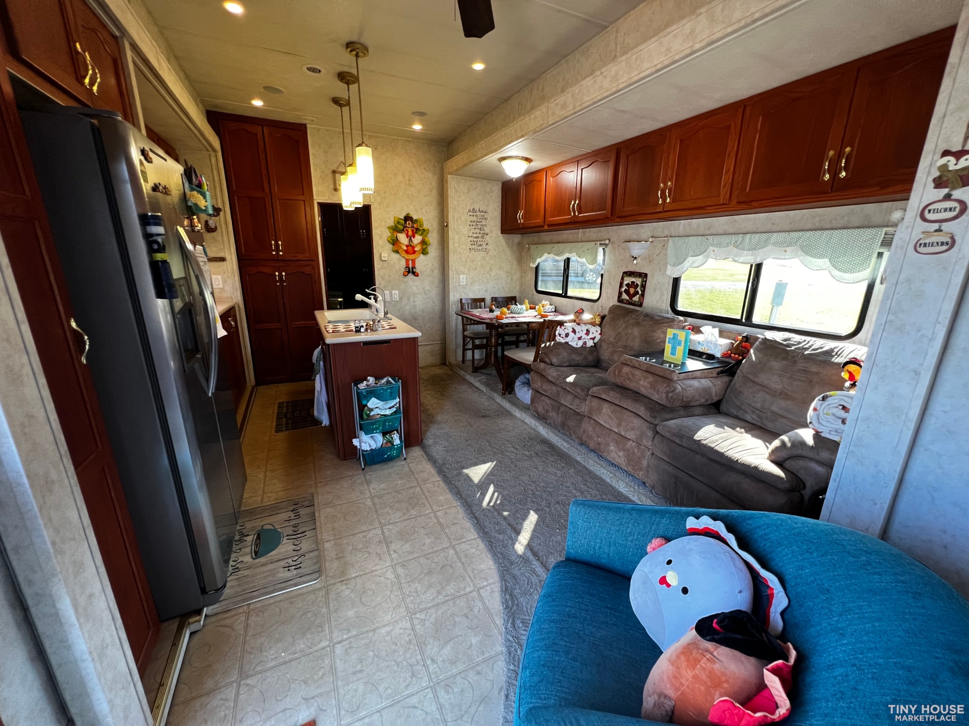 Family of Six Spacious 47’ Bunkhouse With Lots of Storage - Image 3 Thumbnail