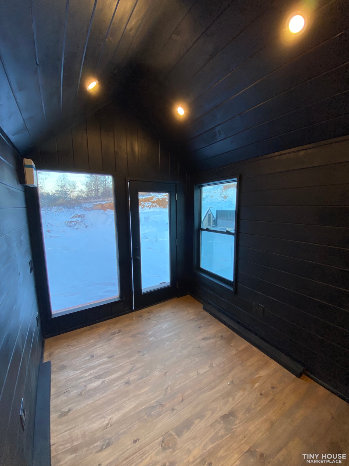 Nordic Style Studio on wheels with Bathroom - Image 3 Thumbnail