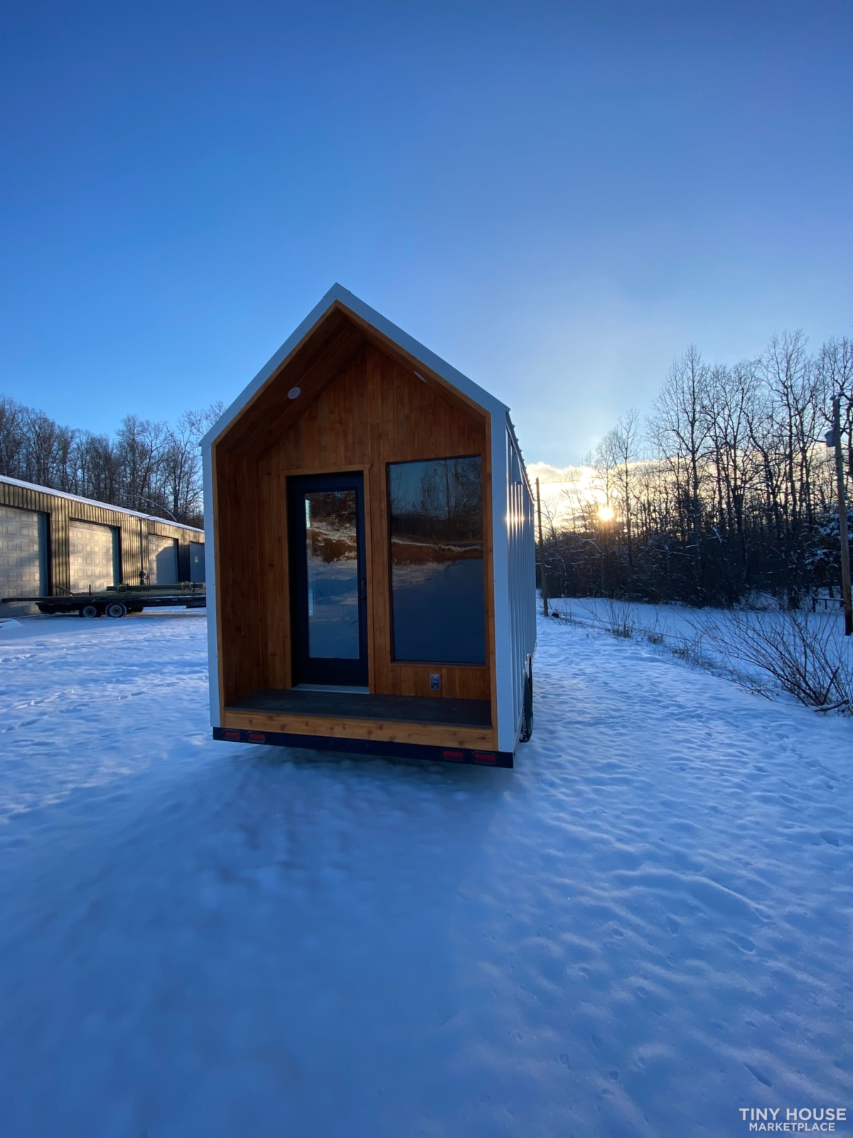 Nordic Style Studio on wheels with Bathroom - Image 4 Thumbnail