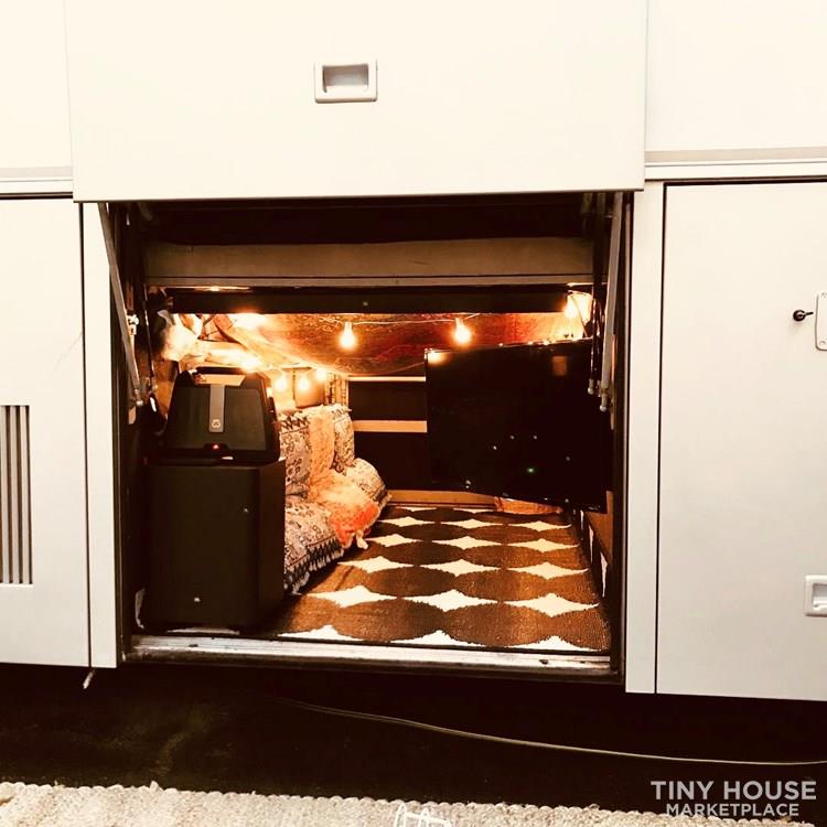 1999 Vanhool tiny Home - Image 2 Thumbnail