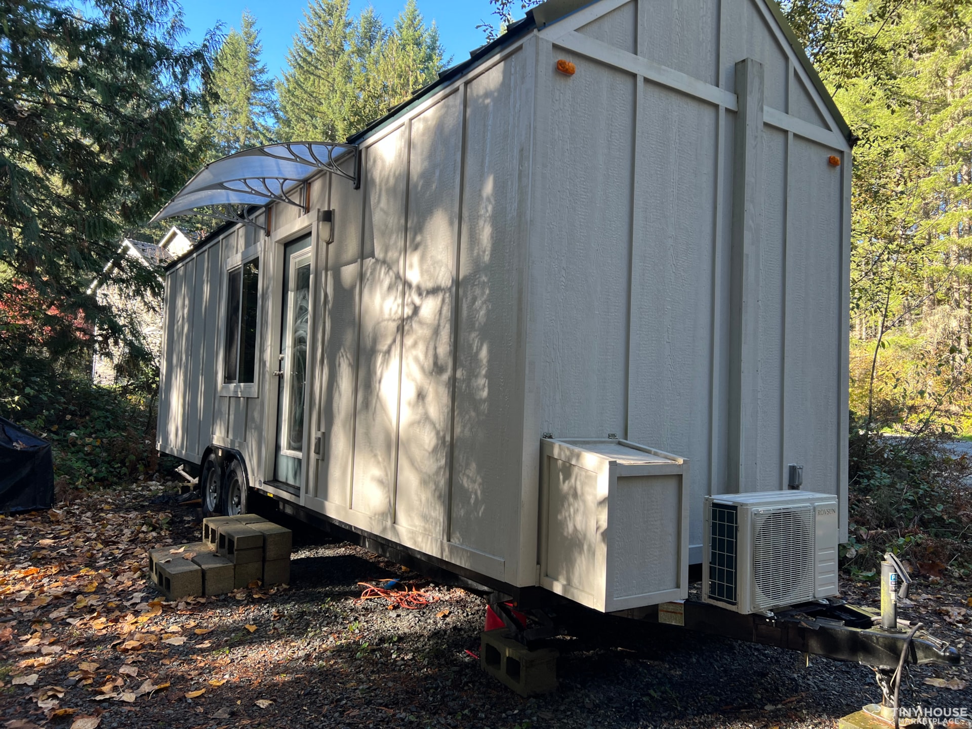 A 28’ Tiny House dream on wheels!