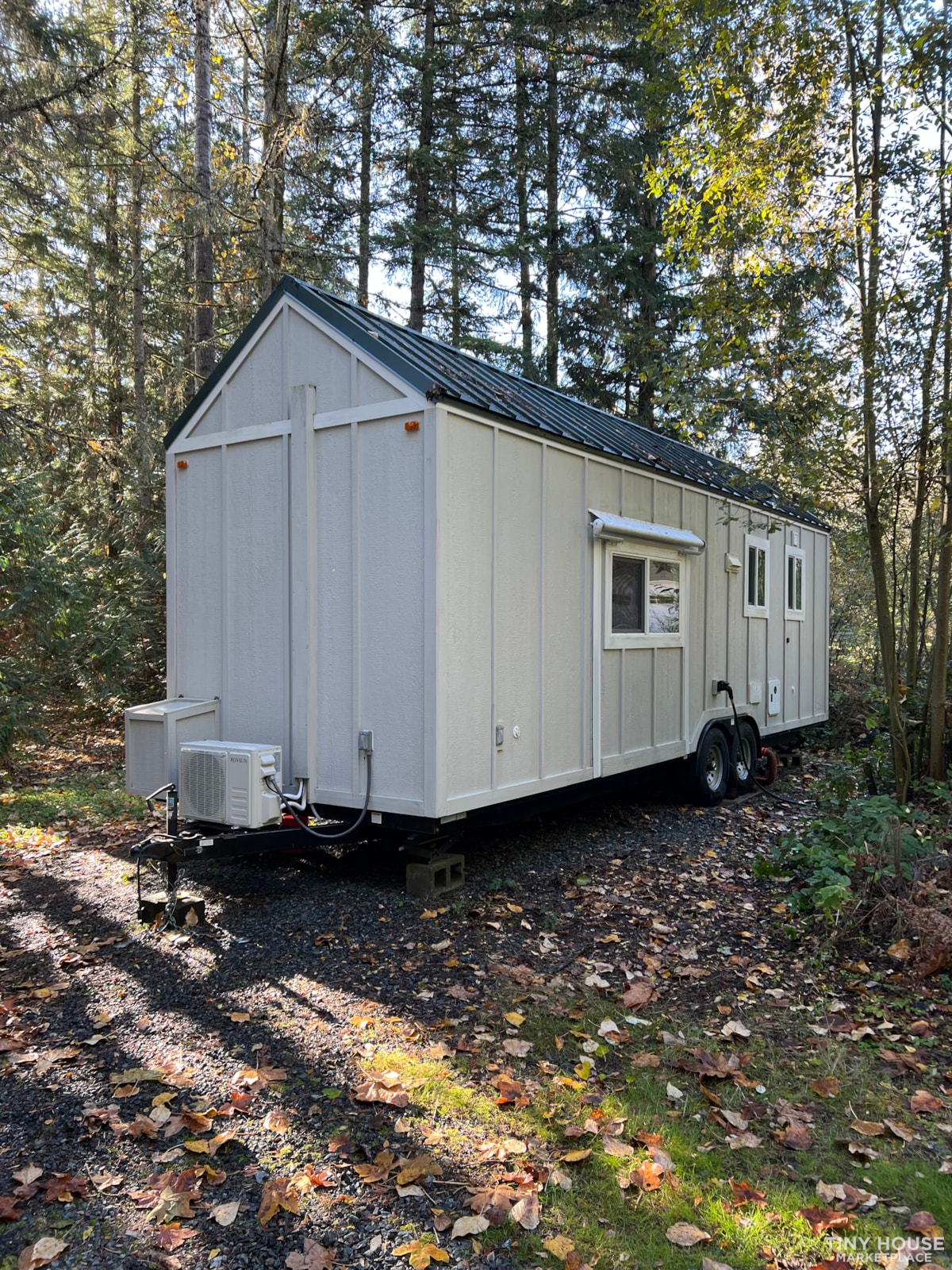 A 28’ Tiny House dream on wheels! - Image 2 Thumbnail
