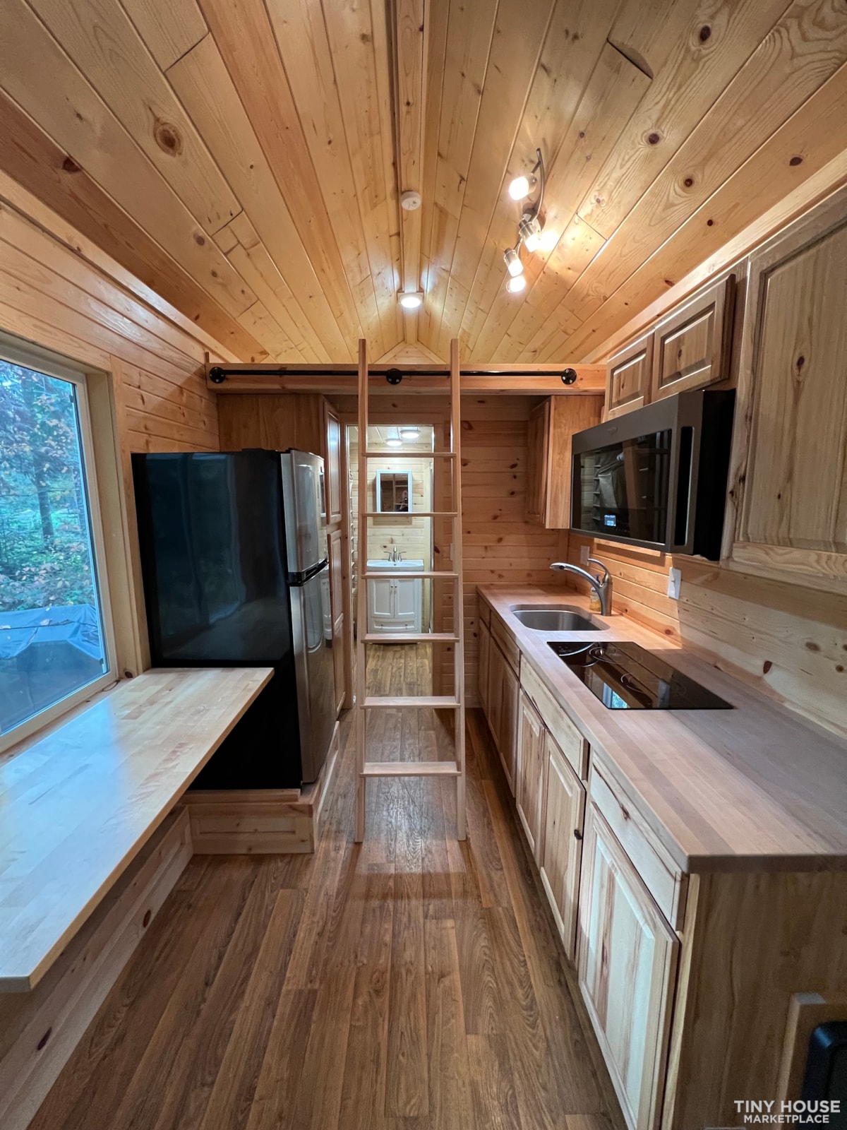 A 28’ Tiny House dream on wheels! - Image 4 Thumbnail