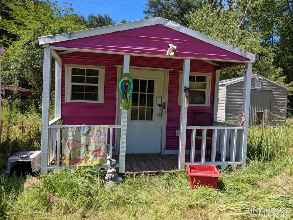 Adorable 12x16 tiny home with covered porch - Image 4 Thumbnail