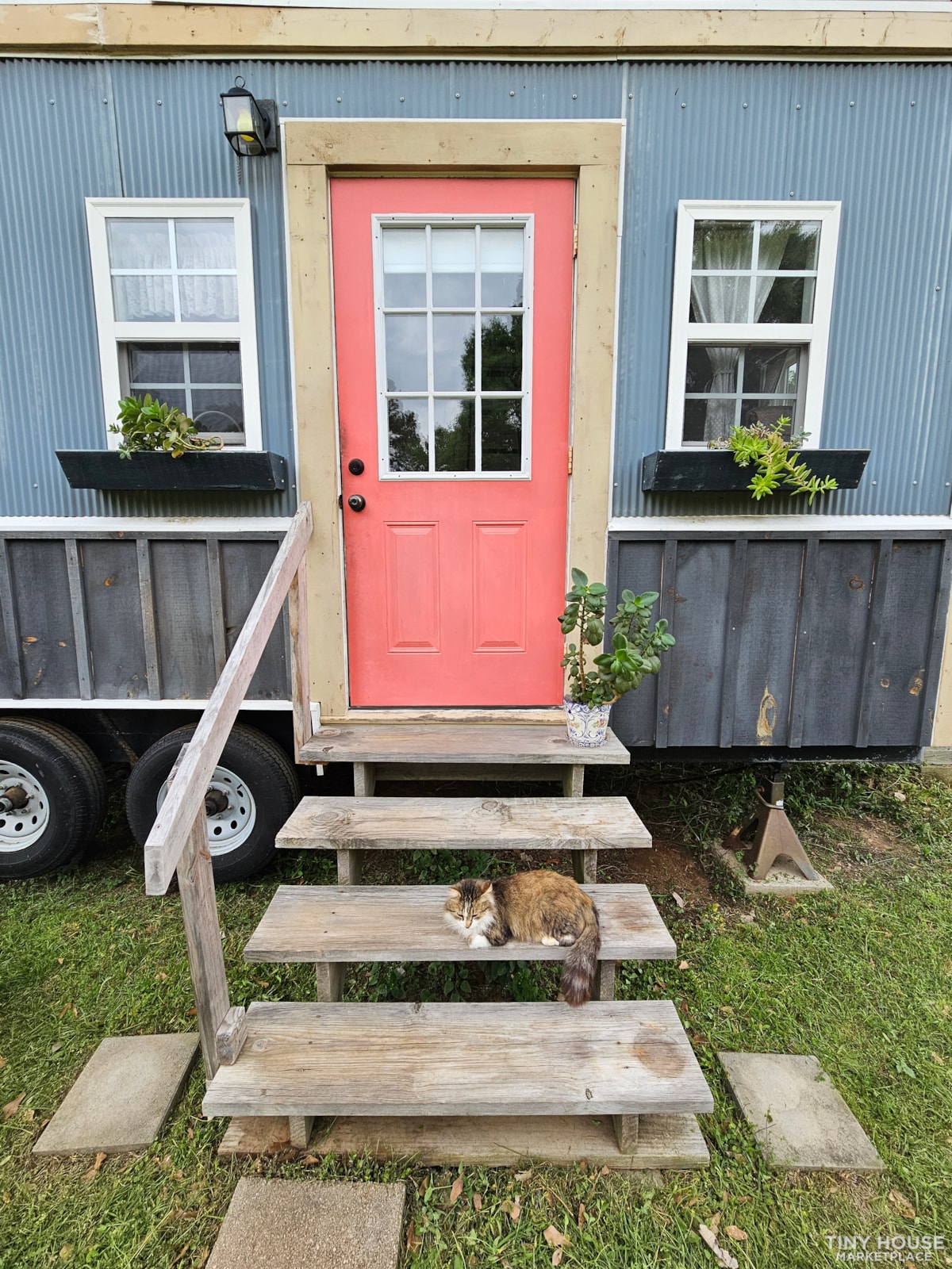 Adorable Texas Tiny House on Wheels - Image 3 Thumbnail