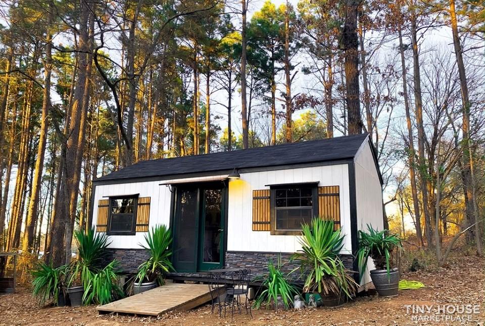 Adorable Tiny House "Cottage" - Image 2 Thumbnail