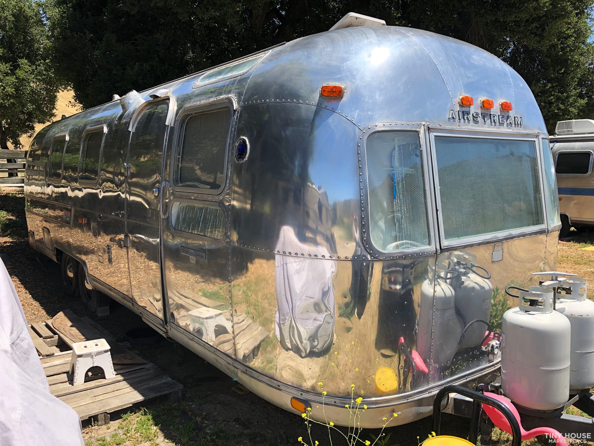 Cozy Vintage Tiny Home 1974 Airstream Sovereign - Image 1 Thumbnail