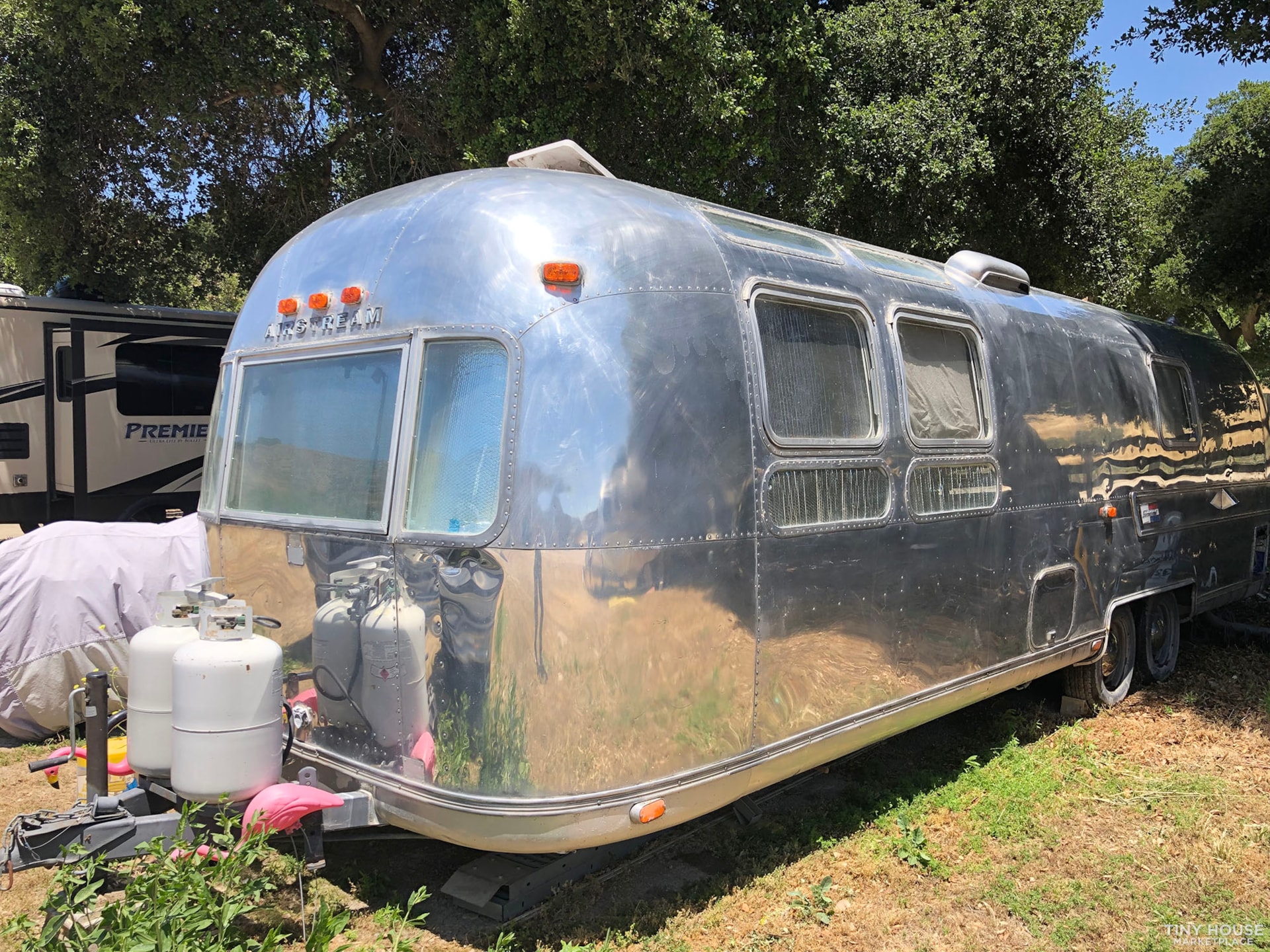 Cozy Vintage Tiny Home 1974 Airstream Sovereign - Image 4 Thumbnail
