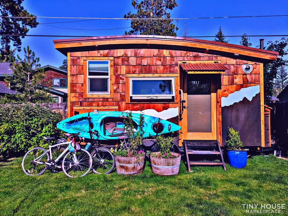 All-Season Off-Grid Adventure Traveller