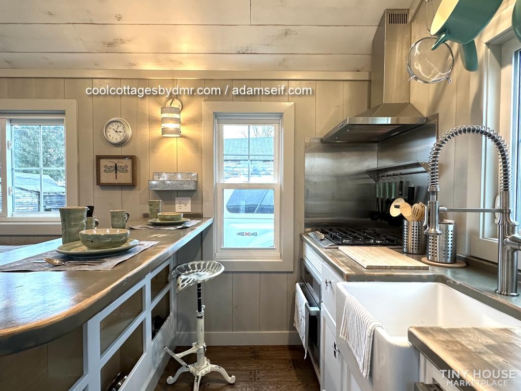 SOLD ! Artisan built premium 10' x 28' Deluxe Dragonfly Cottage NOAH Certified   - Image 3 Thumbnail