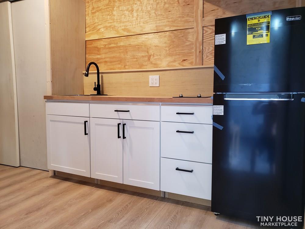 AWESOME 24' HOME READY FOR YOUR PERSONAL TOUCH!!  $28,000. - Image 1 Thumbnail
