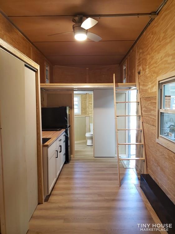 AWESOME 24' HOME READY FOR YOUR PERSONAL TOUCH!!  $28,000. - Image 2 Thumbnail