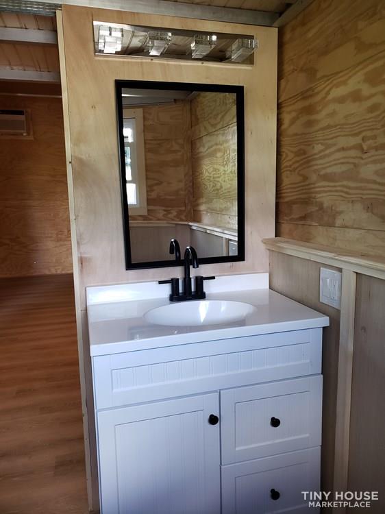 AWESOME 24' HOME READY FOR YOUR PERSONAL TOUCH!!  $28,000. - Image 3 Thumbnail