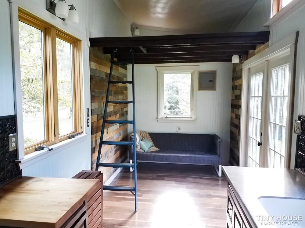 BAY BREEZE Beautifully Crafted Tiny Home - Image 3 Thumbnail