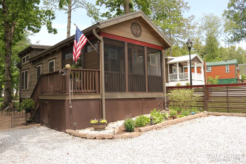 Beautiful 1 bed/ 1 bath Log Cabin Tiny Home in Flat Rock, North Carolina