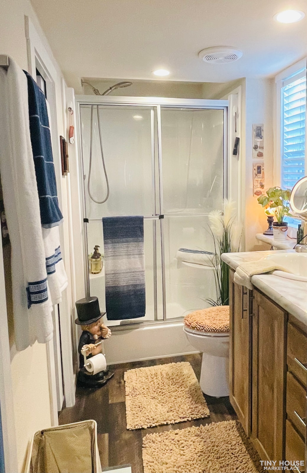 Beautiful 15X30 (plus 8ft covered porch) 2022 Tiny Home - Image 3 Thumbnail