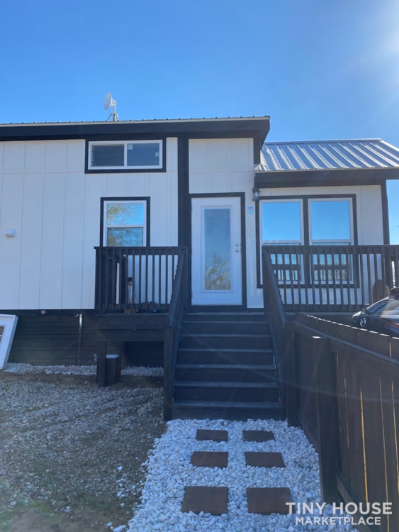 Beautiful 2021 Park Model Tiny Home in Tiny Home Community - Image 2 Thumbnail