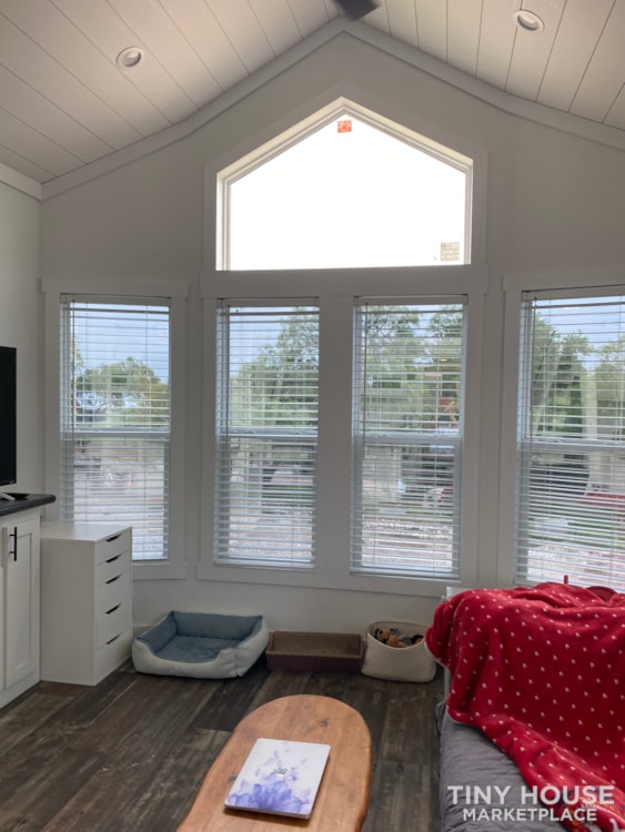 Beautiful 2021 Park Model Tiny Home in Tiny Home Community - Image 4 Thumbnail