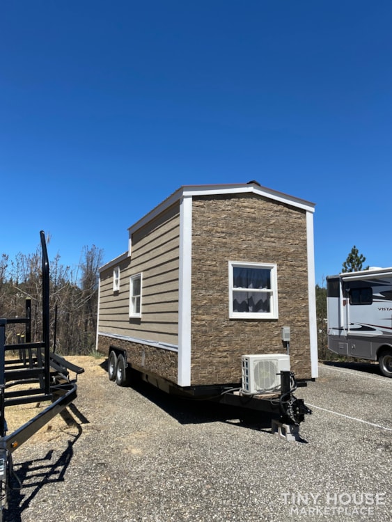 Beautiful 24' Tiny House - Image 3 Thumbnail