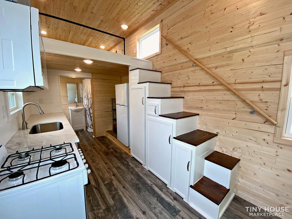 Beautiful 24ft Modern Farm house on wheels