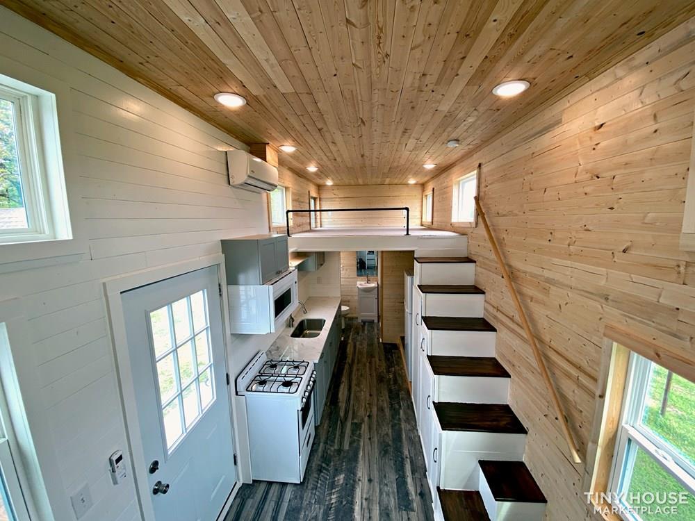 Beautiful 24ft Modern Farm house on wheels - Image 2 Thumbnail