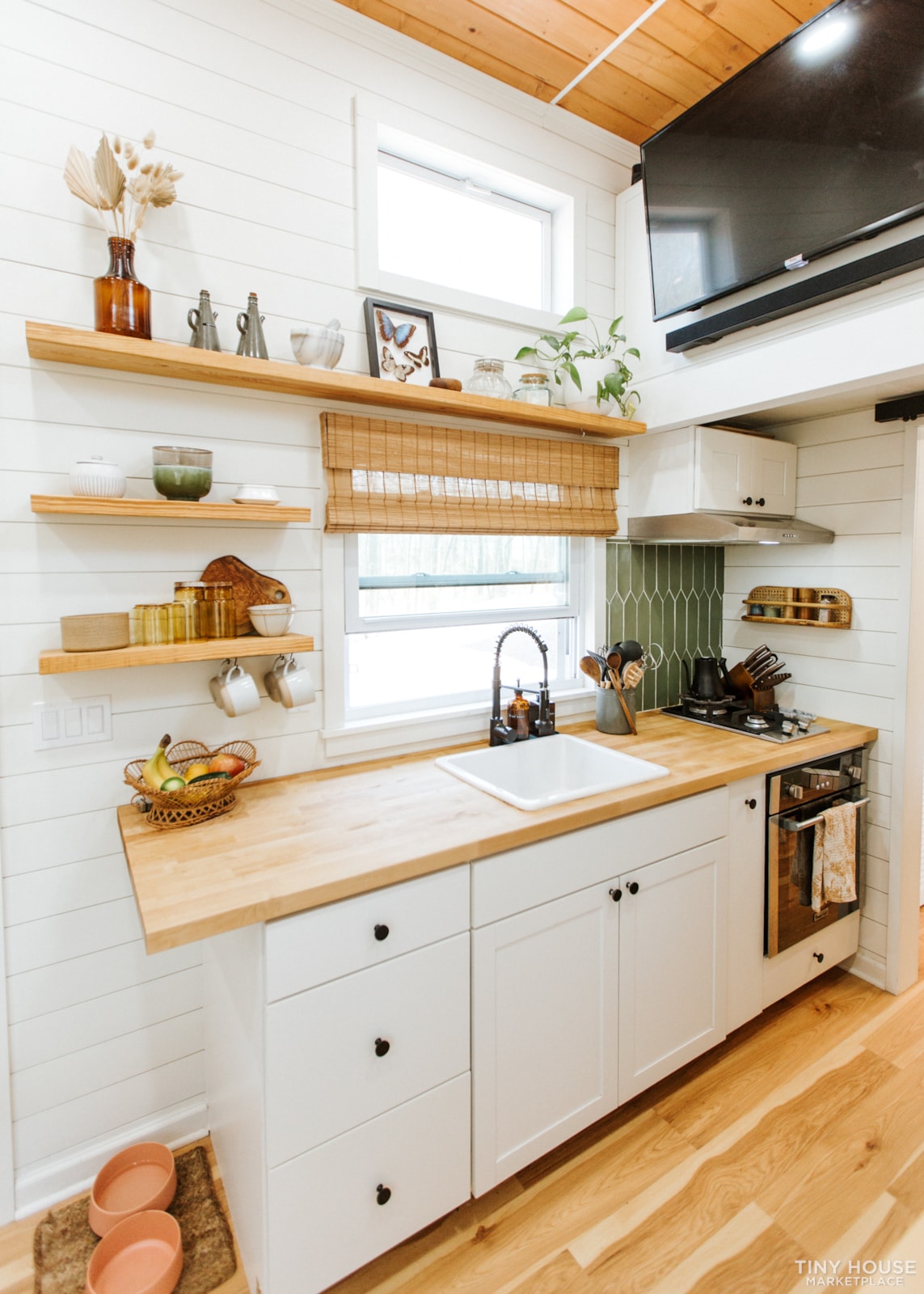 Beautiful 26ft Tiny Home On Wheels- 288sqft With Spacious Loft - Image 3 Thumbnail