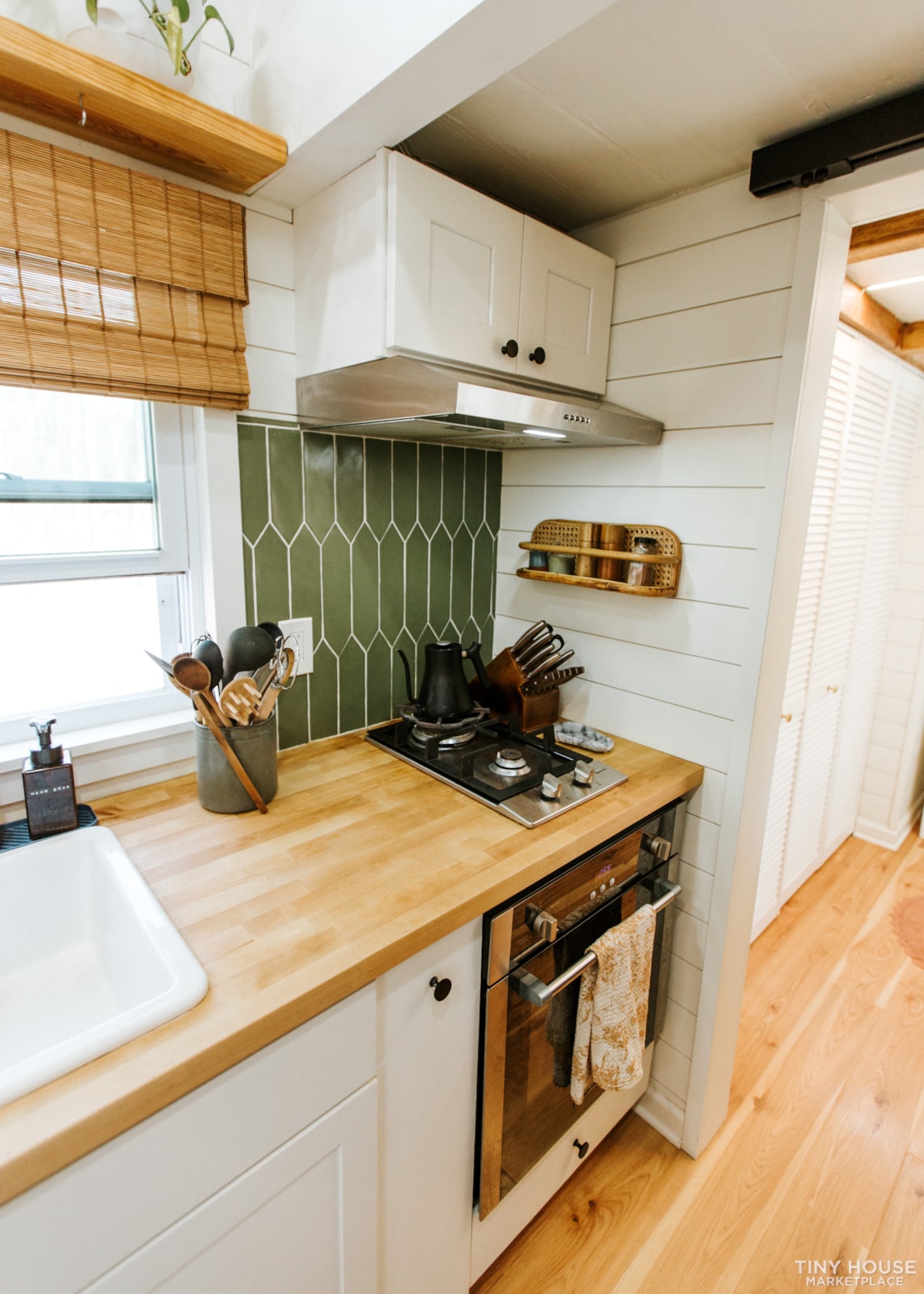 Beautiful 26ft Tiny Home On Wheels- 288sqft With Spacious Loft - Image 4 Thumbnail