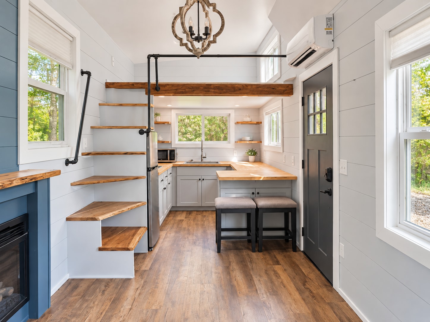 Beautiful 28-Foot Tiny Home on wheels – Grass Lake, Michigan - Image 3 Thumbnail