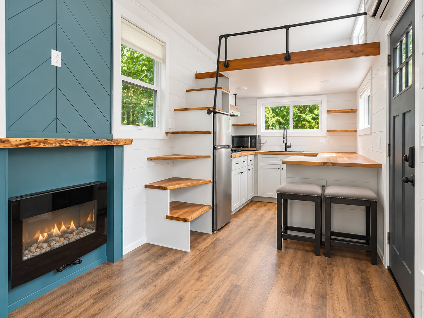 Beautiful 28-Foot Tiny Home on wheels – Grass Lake, Michigan - Image 4 Thumbnail