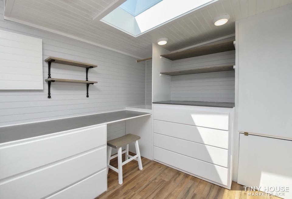 Beautiful 36' Gooseneck Tiny Home on wheels - Image 4 Thumbnail