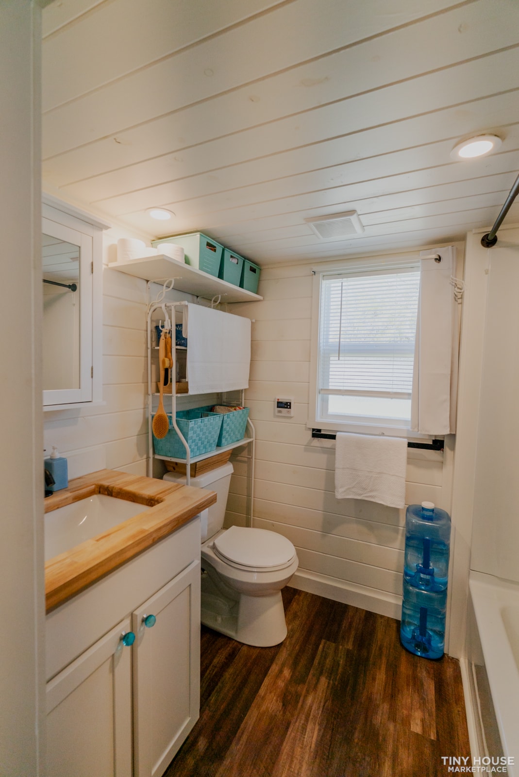 BEAUTIFUL and a FULL BATHTUB! - Image 4 Thumbnail