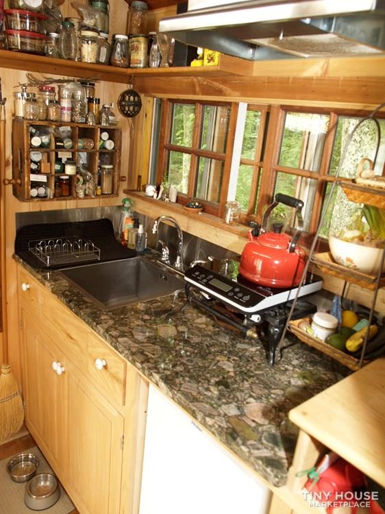 Beautiful craftsman built Tiny House in Central Massachusetts - Image 4 Thumbnail