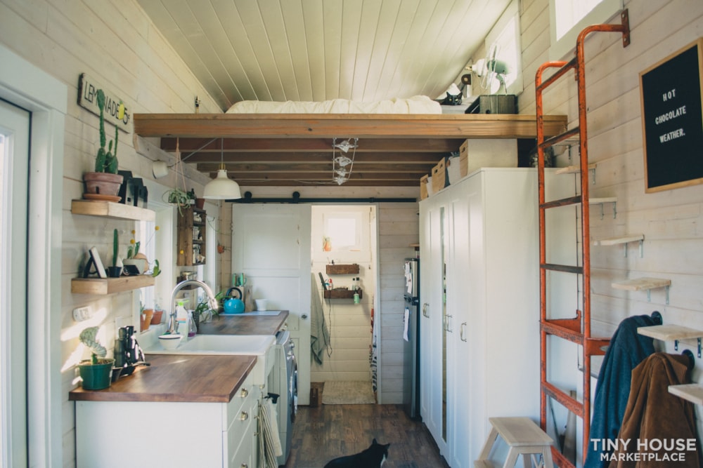 Beautiful Custom and Modern 24' Tiny Home - Image 2 Thumbnail