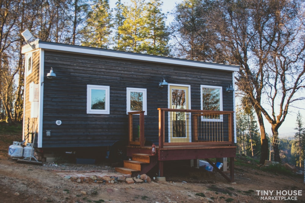 Beautiful Custom and Modern 24' Tiny Home - Image 4 Thumbnail