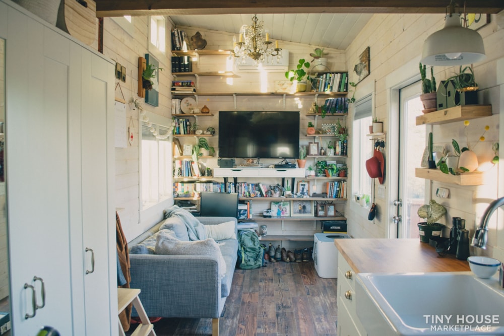 Beautiful Custom and Modern 24' Tiny Home - Image 1 Thumbnail