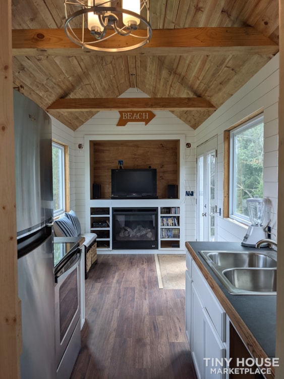 Beautiful Custom Built Tiny Home - Image 2 Thumbnail