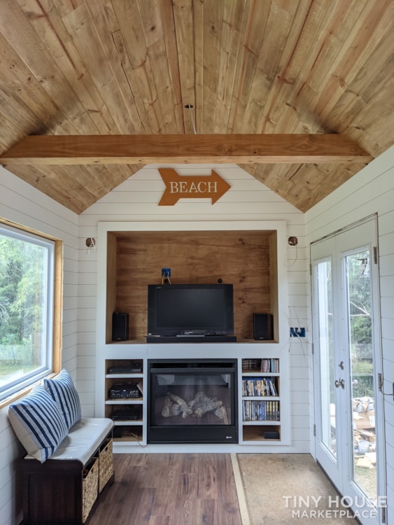 Beautiful Custom Built Tiny Home - Image 4 Thumbnail