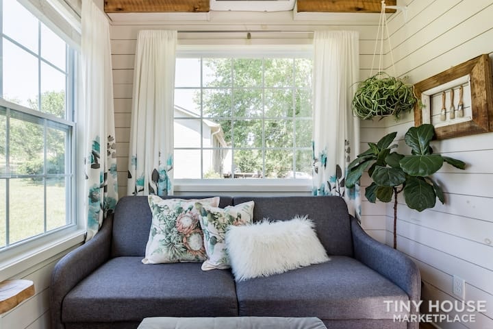 Beautiful Custom-Built Tiny Home - Image 3 Thumbnail